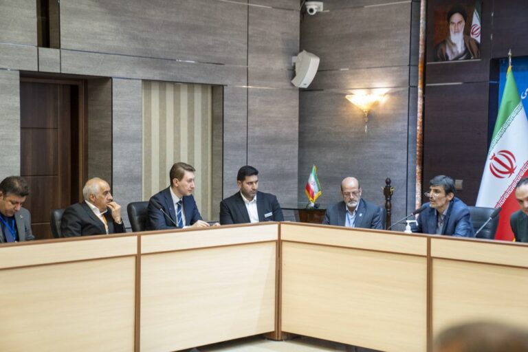 جلسه رسیدگی بر تقویت ارتباط دانشگاه وصنعت