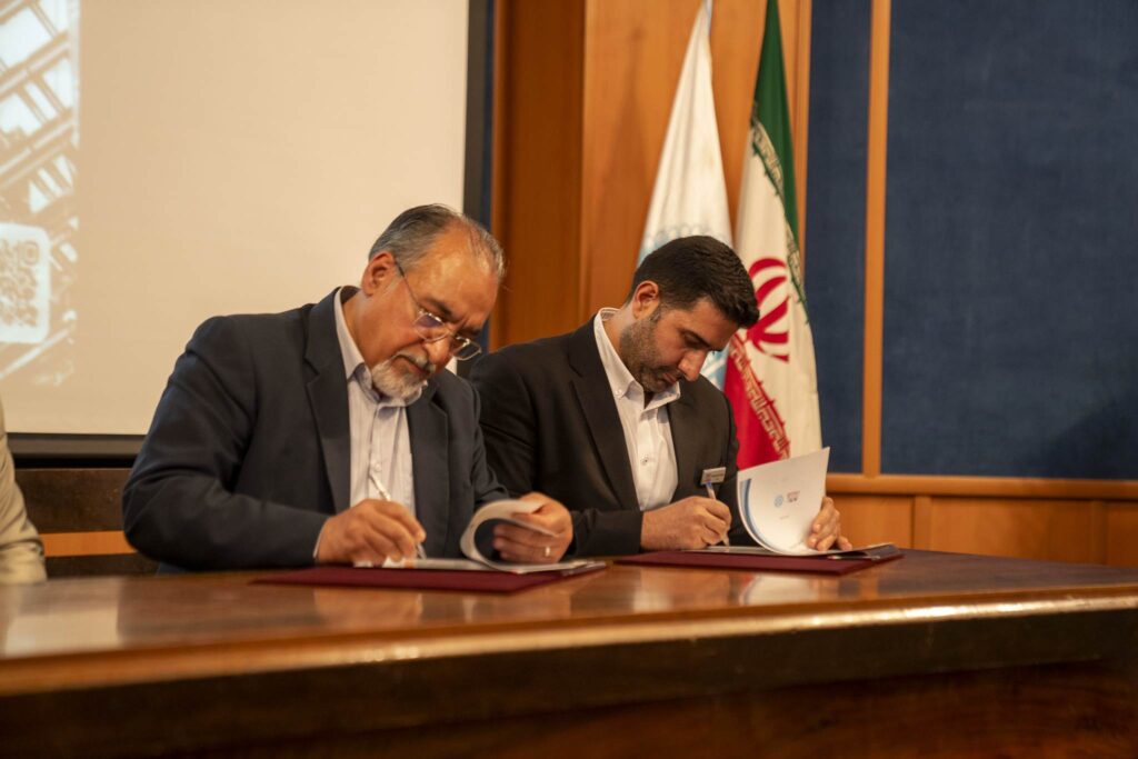 تفاهم نامه فیمابین دانشگاه تهران و پیاپیشرو ماشین (مگا ماشین)